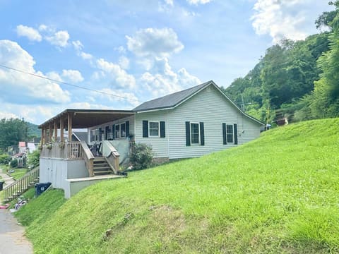 245 Frank Street, Paintsville, KY 41240 — photo 2