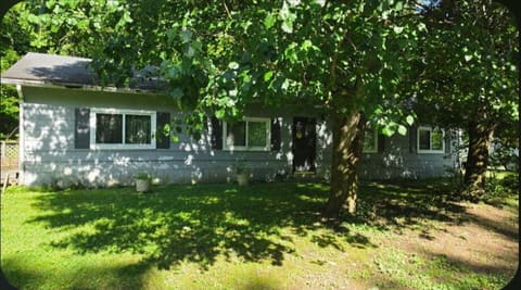 582 Clifton Road, Frenchburg, KY 40322 — photo 2