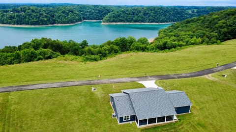 541 Beacon Street, Russell Springs, KY 42642 — photo 2