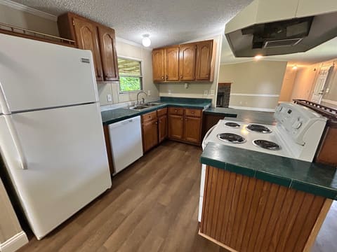 376 Cumberland Drive, Bronston, KY 42518 — photo 5