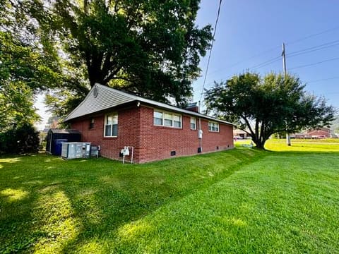 1010 W Chester, Middlesboro, KY 40965 — photo 3
