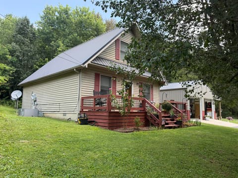 1671 Smith Grove Road, Burkesville, KY 42717 — photo 2