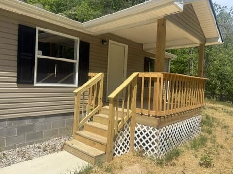 580 Conley Fork, Prestonsburg, KY 41653 — photo 5