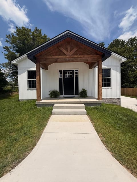 1011 W Shelby Street, Junction City, KY 40440 — photo 2