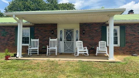 979 Walnut Grove School Rd Road, Waynesburg, KY 40489 — photo 2