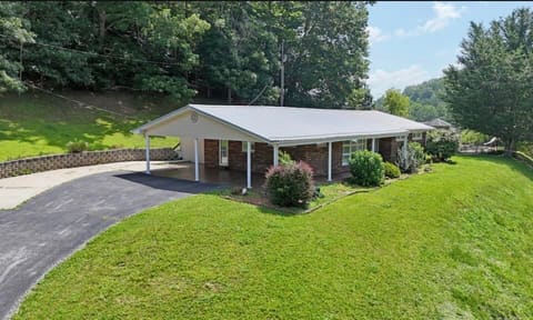 3590 KY-638, Manchester, KY 40962 — photo 2