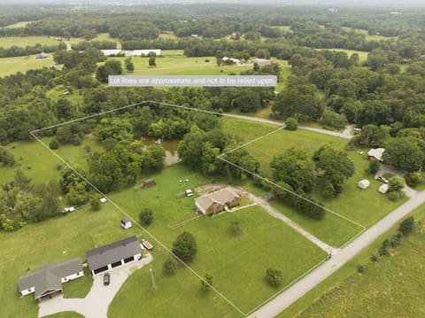 97 Camelot Drive, Cadiz, KY 42211 — photo 2