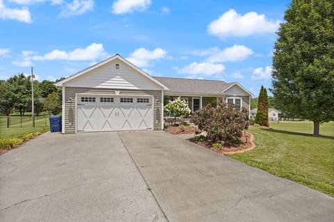 135 Cloverfield Drive, Campbellsville, KY 42718 — photo 2