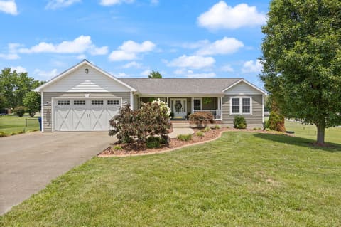 135 Cloverfield Drive, Campbellsville, KY 42718 — photo 3