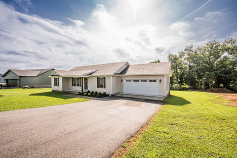260 Walnut Grove Drive, Smiths Grove, KY 42171 — photo 2