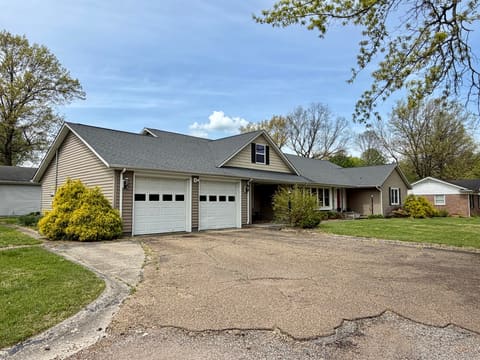 711 Pryor Street, Mayfield, KY 42066 — photo 2