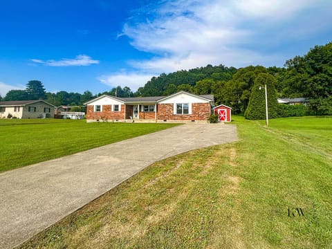 4621 Liberty Road, West Liberty, KY 41472 — photo 4