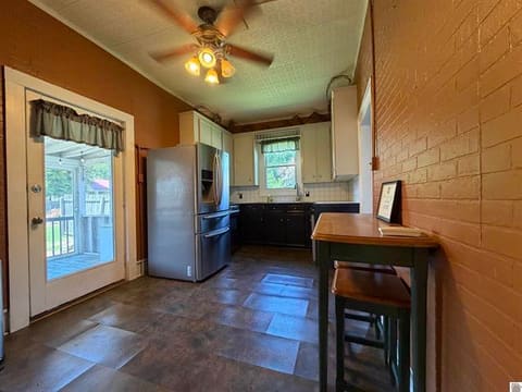 601 W Locust Street, Princeton, KY 42445 — photo 2