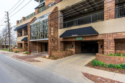 355 S Broadway 604, Lexington, KY 40508 — photo 2