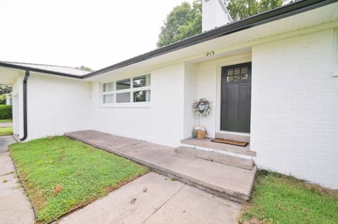 213 Fairlane Drive, Mayfield, KY 42066 — photo 2