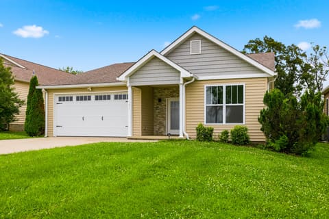 370 Persimmon Way, Harrodsburg, KY 40330 — photo 2
