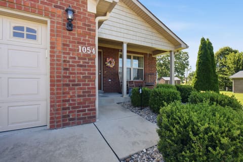 1054 Burnell Drive, Berea, KY 40403 — photo 2