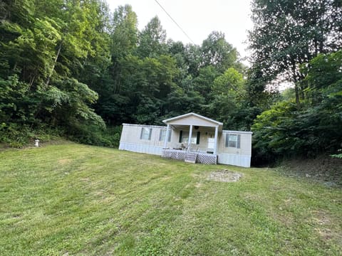 697 Hampton Cemetery Road, Girdler, KY 40943 — photo 2