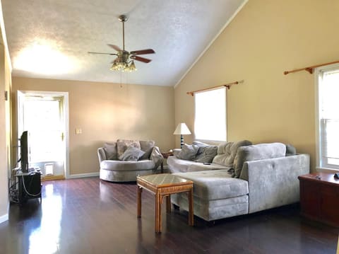 1025 Elizabeth Drive, Richmond, KY 40475 — photo 2