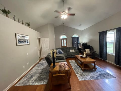 118 Back Stretch Drive, Georgetown, KY 40324 — photo 4