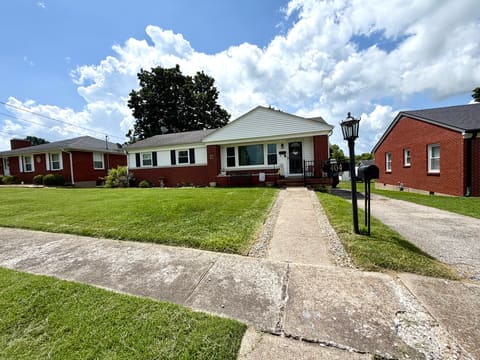 404 College Manor, Harrodsburg, KY 40330 — photo 2