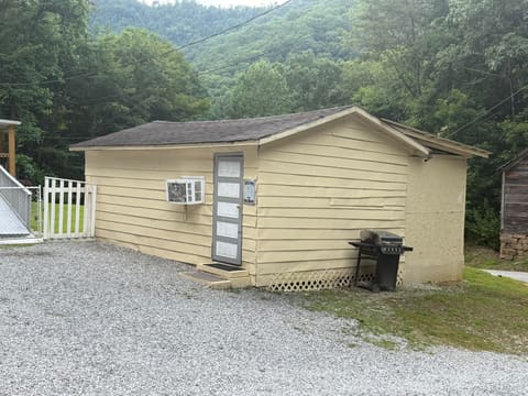 60 Beech Grove Lane, Harlan, KY 40831 — photo 4