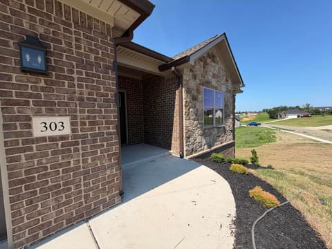 303 Wolverine Way, Richmond, KY 40475 — photo 2