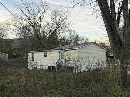 13 Duncan Lane, Middlesboro, KY 40965 — photo 2