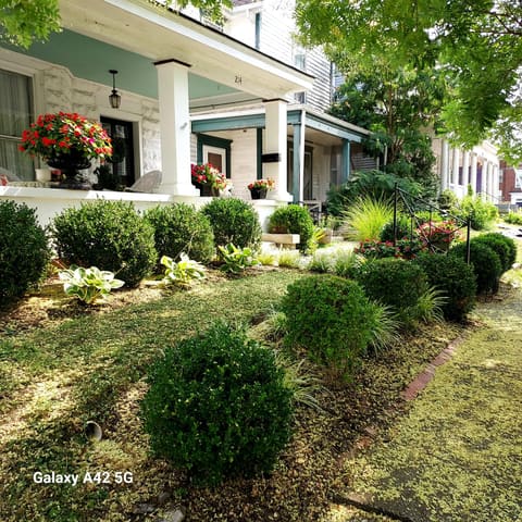 214 W Campbell Street, Frankfort, KY 40601 — photo 2