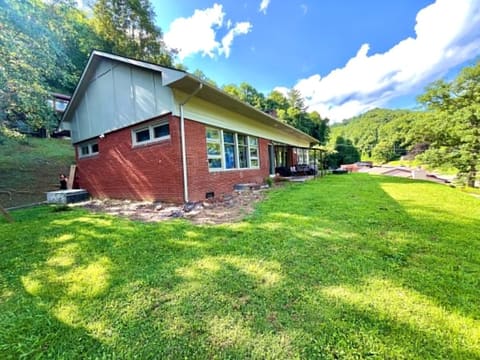 821 Ivy, Harlan, KY 40831 — photo 3