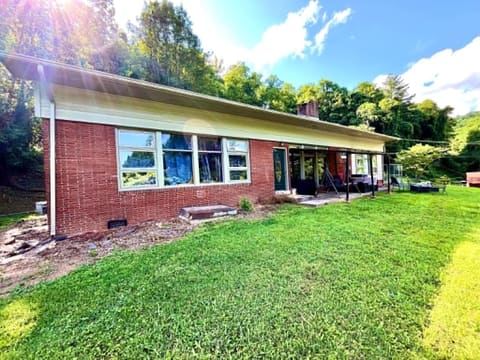 821 Ivy, Harlan, KY 40831 — photo 2