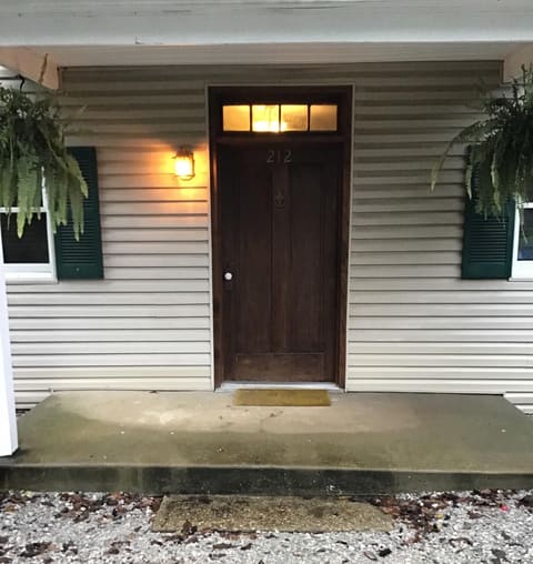 212 W Main Street, Midway, KY 40347 — photo 2