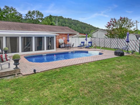 33 Horseshoe Street, Thelma, KY 41260 — photo 2