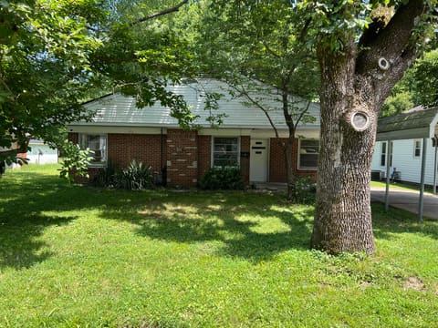 211 S 15th Street, Murray, KY 42071 — photo 2