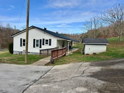 319 Highway 472 Highway, Manchester, KY 40962 — photo 2