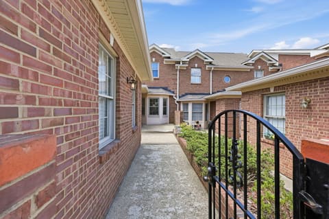 2208 Stone Garden Lane, Lexington, KY 40513 — photo 3