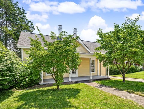 208 S Winter Street, Midway, KY 40347 — photo 2