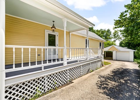 208 S Winter Street, Midway, KY 40347 — photo 4