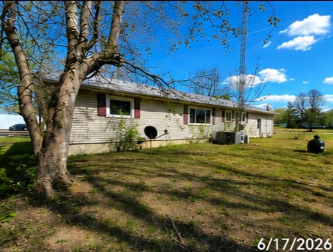 300 4th St Street, Hazel, KY 42049 — photo 2