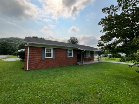 3186 KY-198, Hustonville, KY 40437 — photo 2