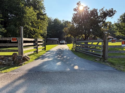 4221 Tarr Ridge Road, Frenchburg, KY 40322 — photo 2