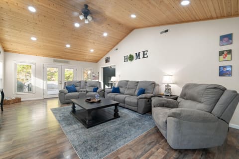 82 Fairway Drive, Jenkins, KY 41537 — photo 3
