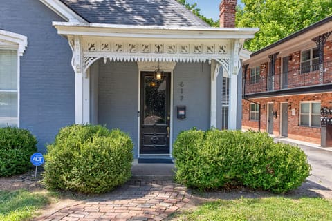 617 N Broadway, Lexington, KY 40508 — photo 3
