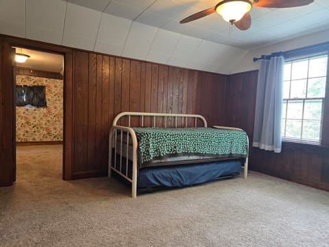 400 Gloucester Avenue, Middlesboro, KY 40965 — photo 2