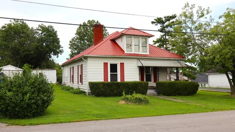 357 S Magnolia Street, Harrodsburg, KY 40330 — photo 2