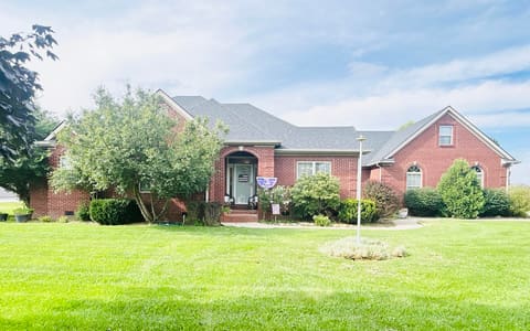 325 Elmsleigh Drive, Berea, KY 40403 — photo 2