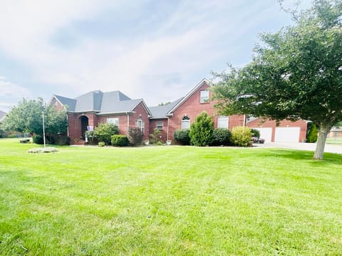 325 Elmsleigh Drive, Berea, KY 40403 — photo 3