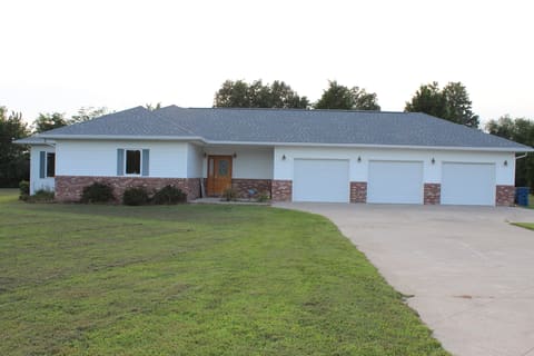 105 105 Cedar Creek Cv Cove, Kevil, KY 42053 — photo 2