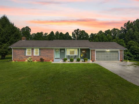 315 Hieronymus Loop, Beattyville, KY 41311 — photo 2