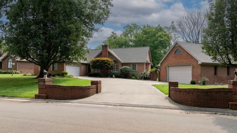 1307 Fleetwood Drive, Murray, KY 42071 — photo 2